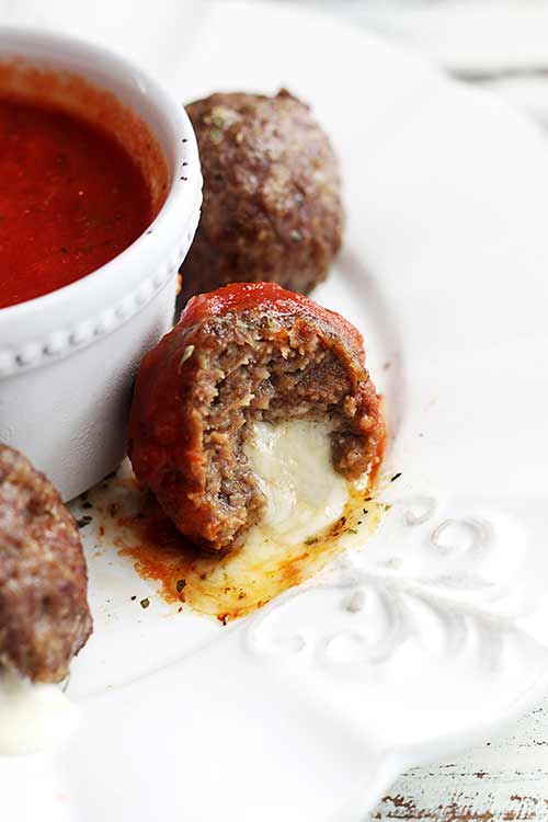 Slow Cooker Mozzarella Stuffed Meatball Recipe – iSeeiDoiMake